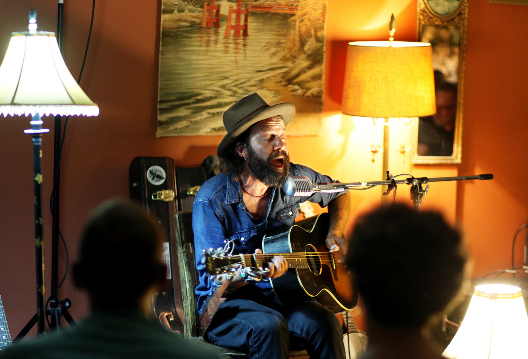 Jalan Crossland performs house show